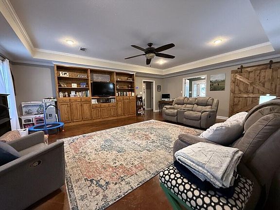 5th image of 105 Woodson St