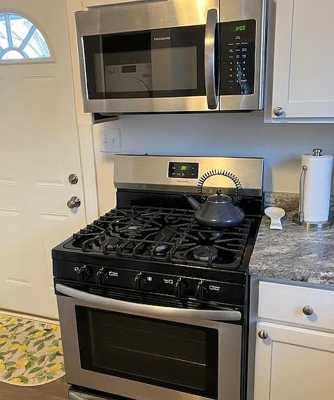 stove and microwave