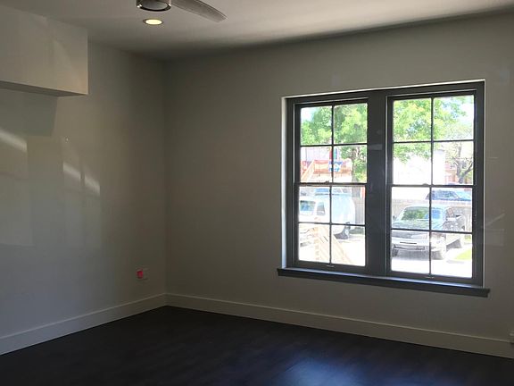 3rd image of 131 S Jefferson Davis Pkwy #100