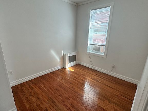 4th image of 317 Woodbine St APT 2R