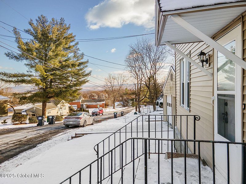 5th image of 99 Overlook Avenue