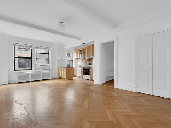 600 West 111th Street 11A image 2 of 8