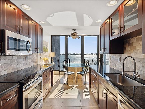 5th image of 1581 Brickell Ave APT 402