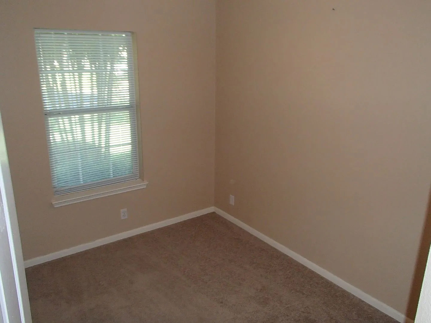 3 Bedroom 2 Bathroom Georgetown Home — Photo 4