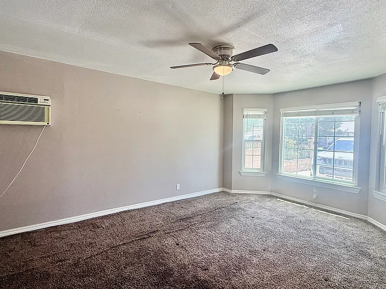 1127 W Norberry St — Photo 6