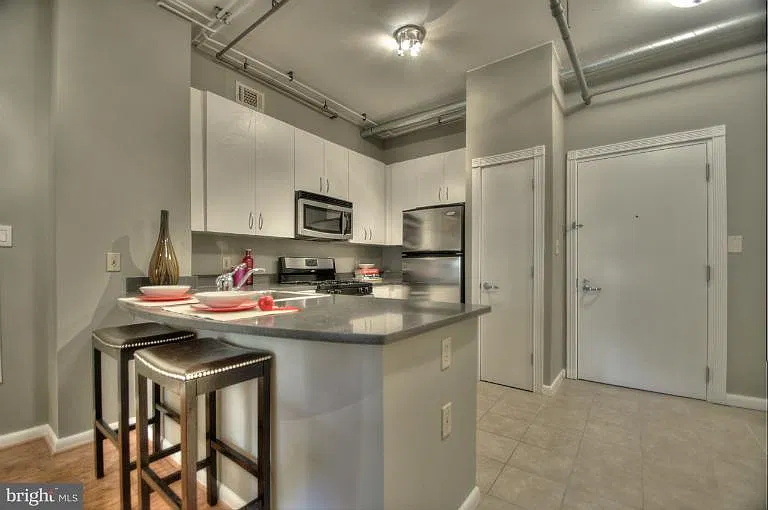 2 bed, 1000 sqft, $3,875 — Photo 2