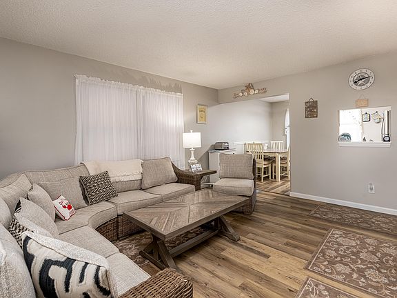 4th image of 28 Carteret Ave #4