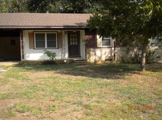 221 Oakcrest St, Elkhart, TX 75839