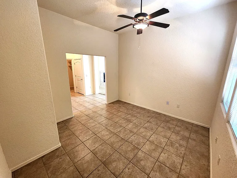 2409 Cortina Mnr — Photo 9