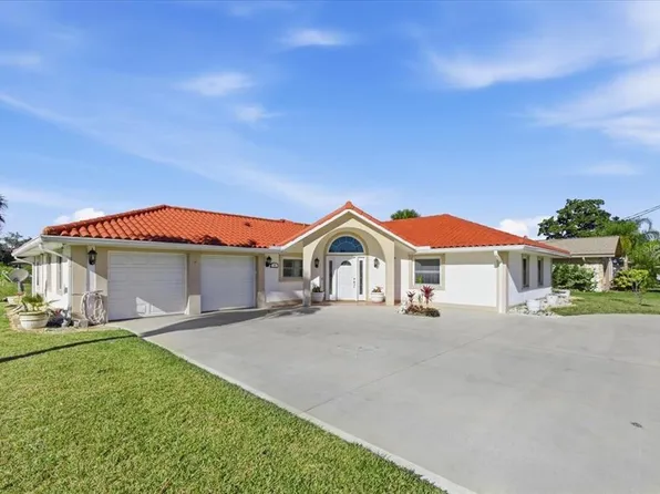 1 Coral Reef Ct N, Palm Coast, FL 32137