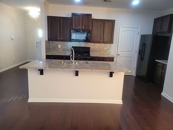 4th image of 407 W Park Dr