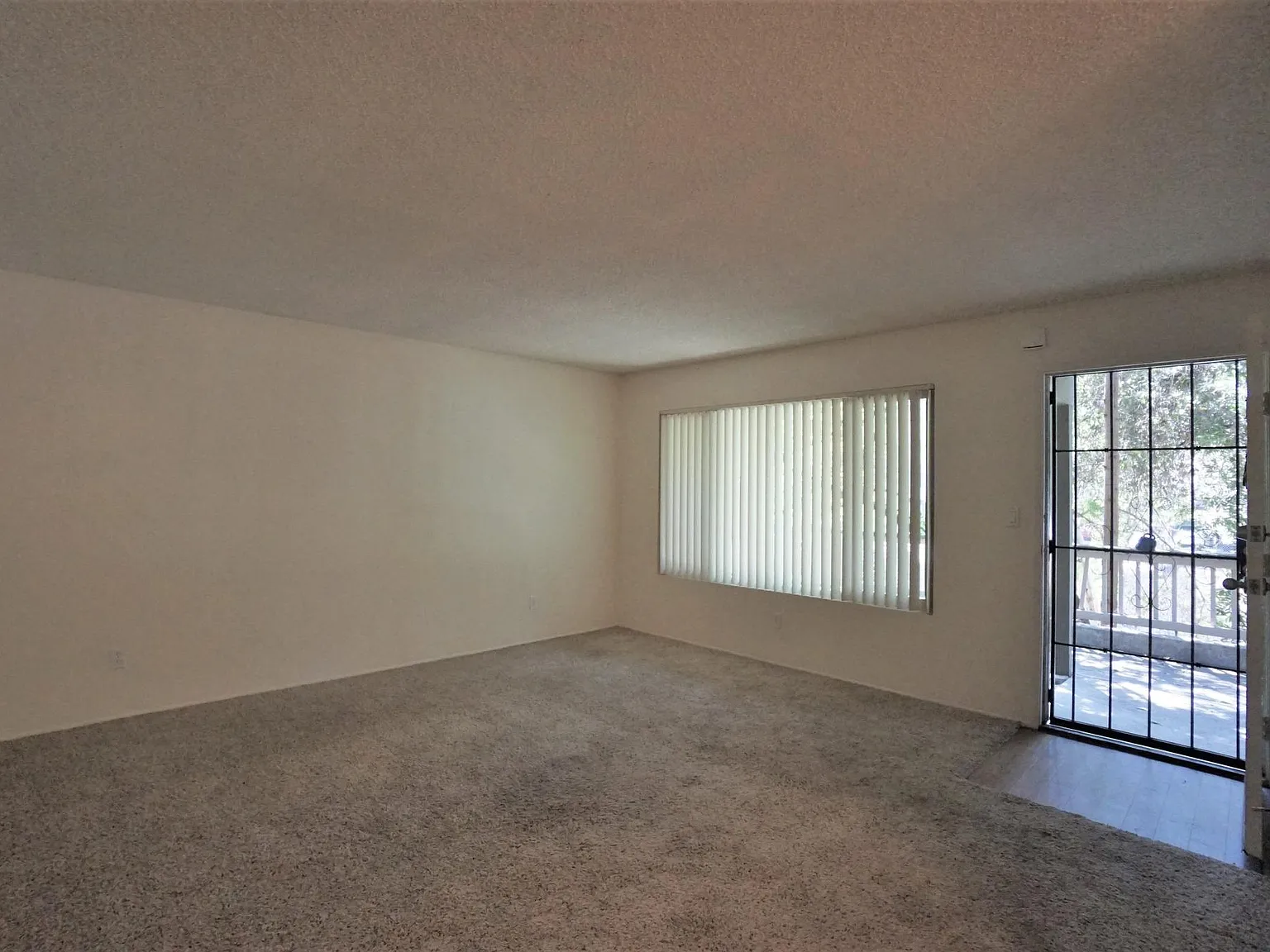 2 bed, 855 sqft, $2,130 — Photo 3