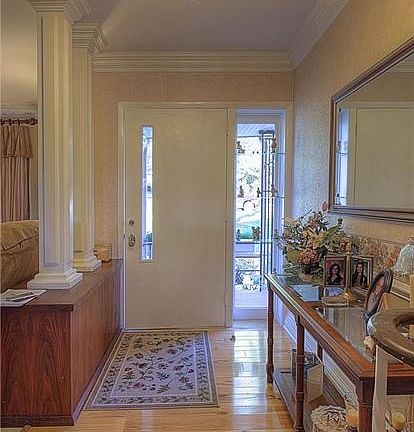 Grand entry! Crown Molding & Pillars!