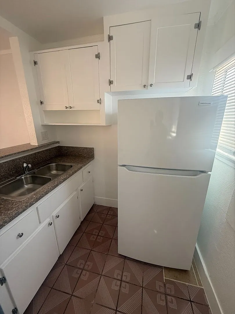 1210 Hoffman Avenue — Photo 3