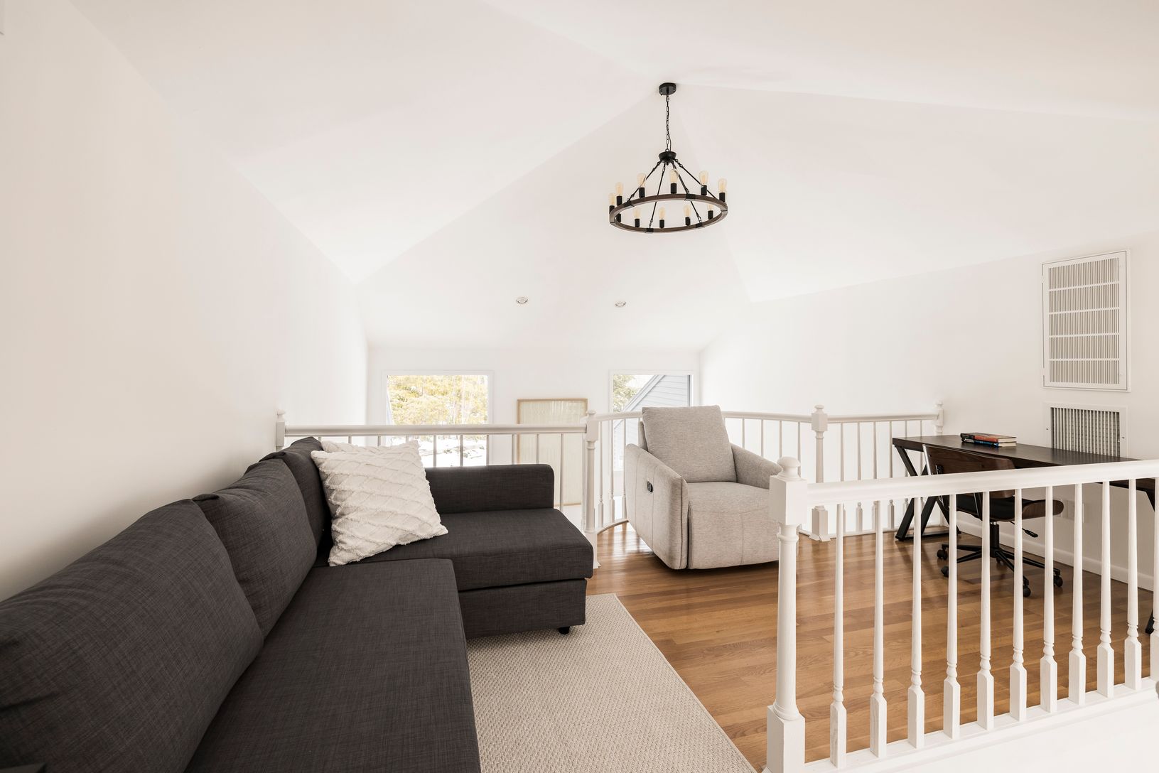  Upstairs Office/Pull Out Sofa 