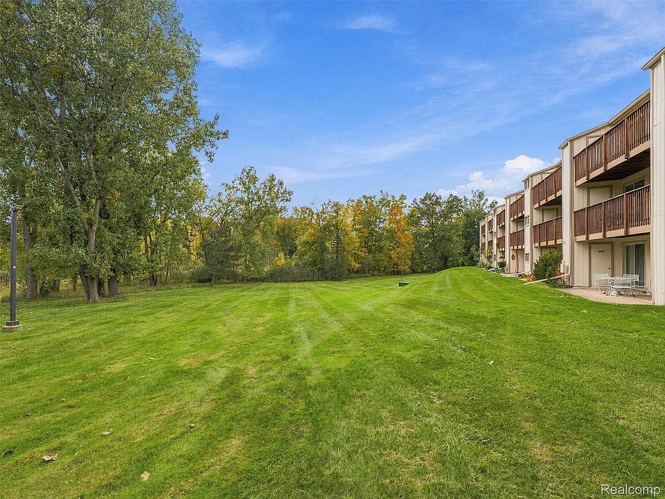 1677 Riverside Dr Apt 13, photo 22