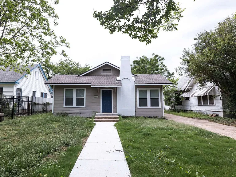 1525 Proctor Ave — Photo 2