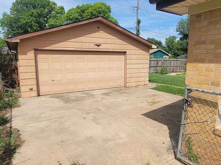 453 N Slade Ave — Photo 20