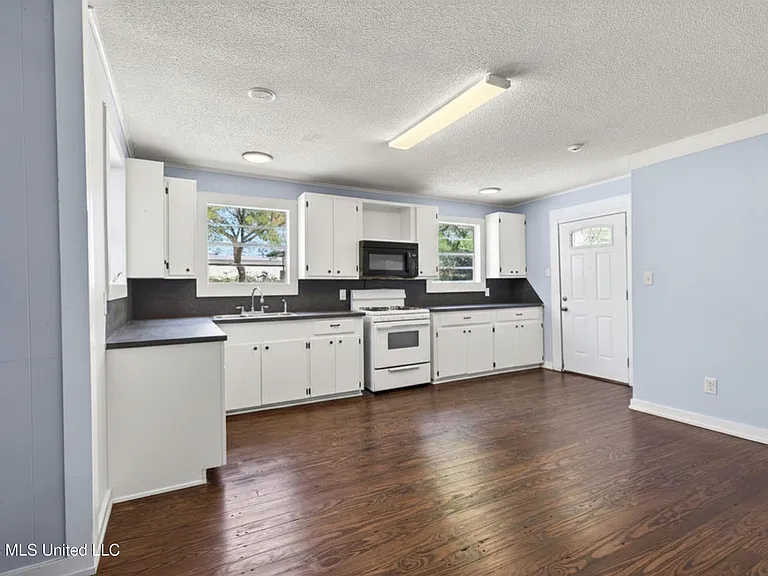 612 N Wright Ave — Photo 14