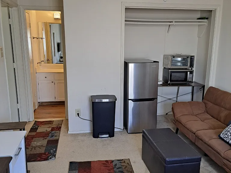 109 Peachtree Ct #B — Photo 17