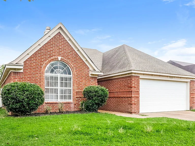 3840 Clarion Dr — Photo 3