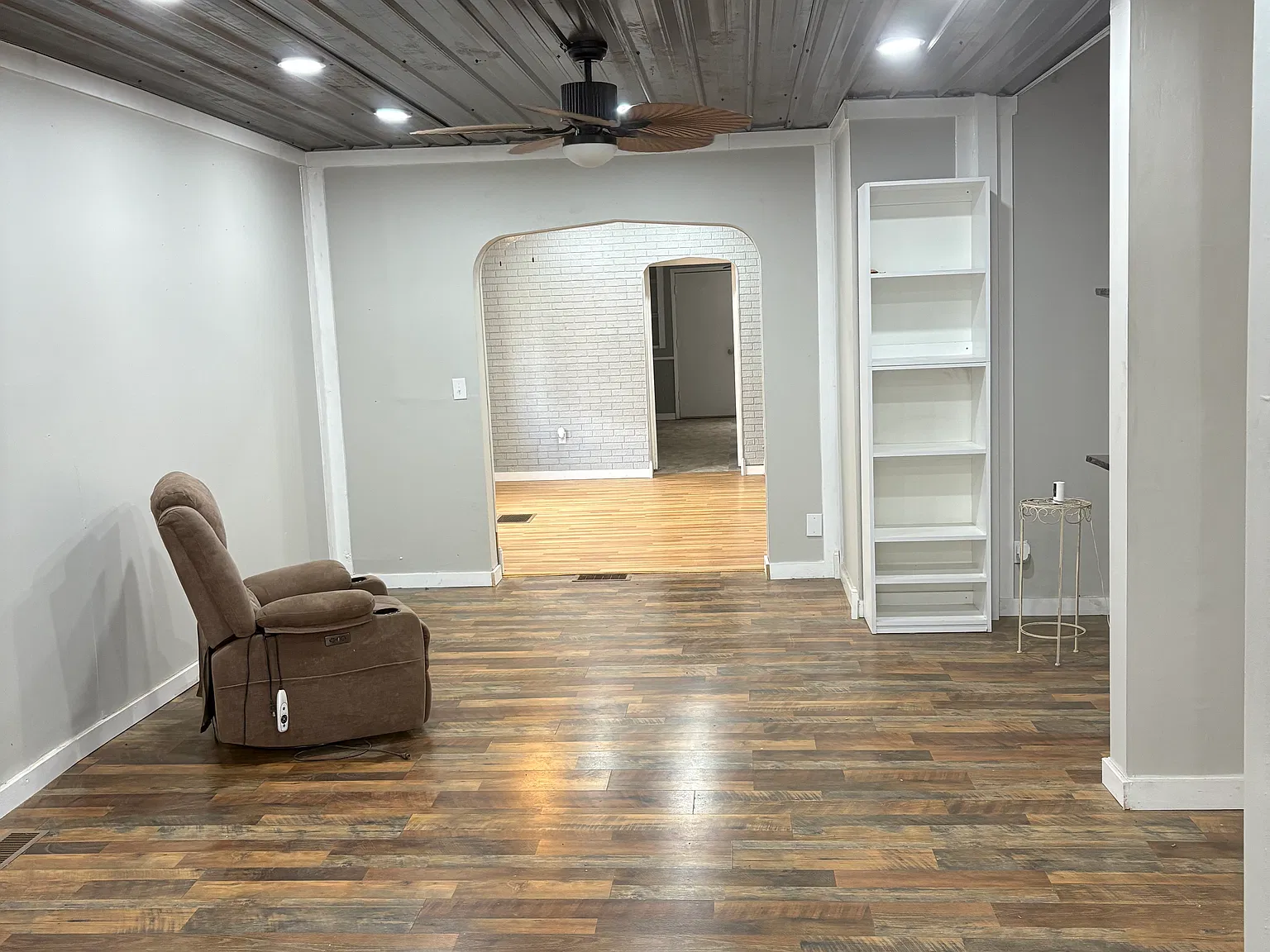 4 bed, 2376 sqft, $1,100 — Photo 1