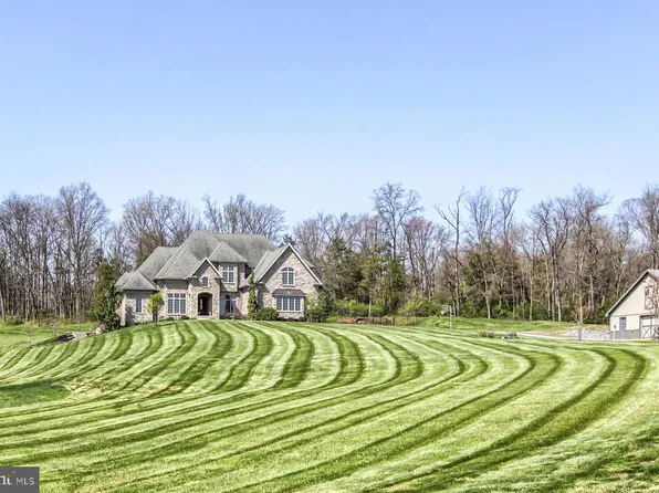 5683 Gingrich Rd, Hershey, PA 17033