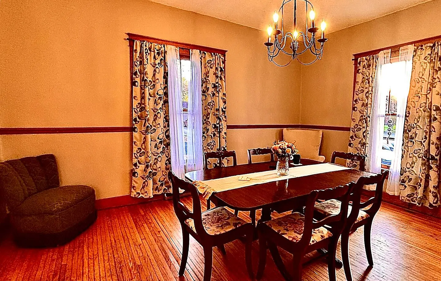 4 bed, 2.0 bath, 1600 sqft, $1,965 — Photo 2
