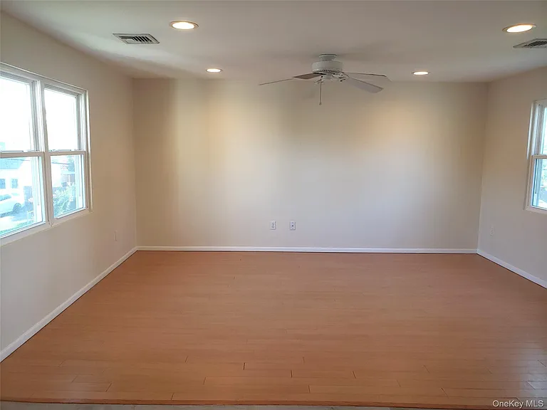 478 Old Farmingdale Rd #B — Photo 8