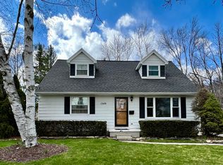 1349 S Briarfield Dr, Lansing, MI 48910