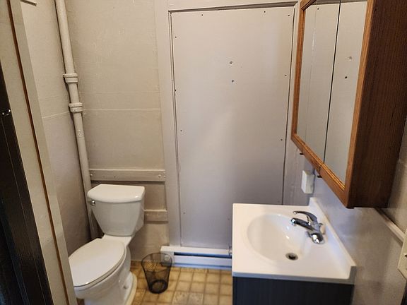 5th image of 605 Charles St #605