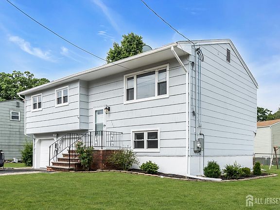 3rd image of 125 Jeff St