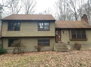 20 Hungry Hill Cir, Guilford, CT 06437