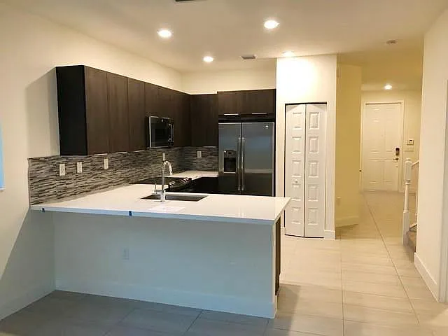 8878 NW 103rd Ave — Photo 3
