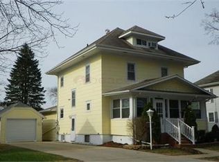 206 H Ave, Grundy Center, IA 50638