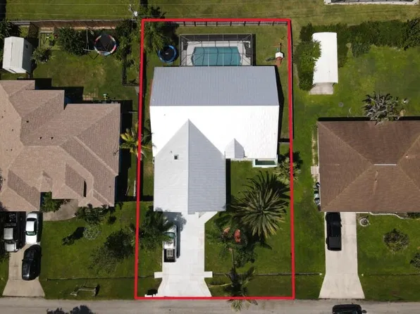 2537 SE Victory Avenue, Port St Lucie, FL 34952