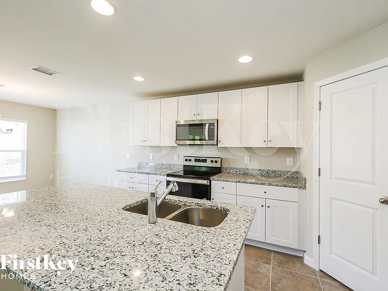 623 Lindbergh Way — Photo 8