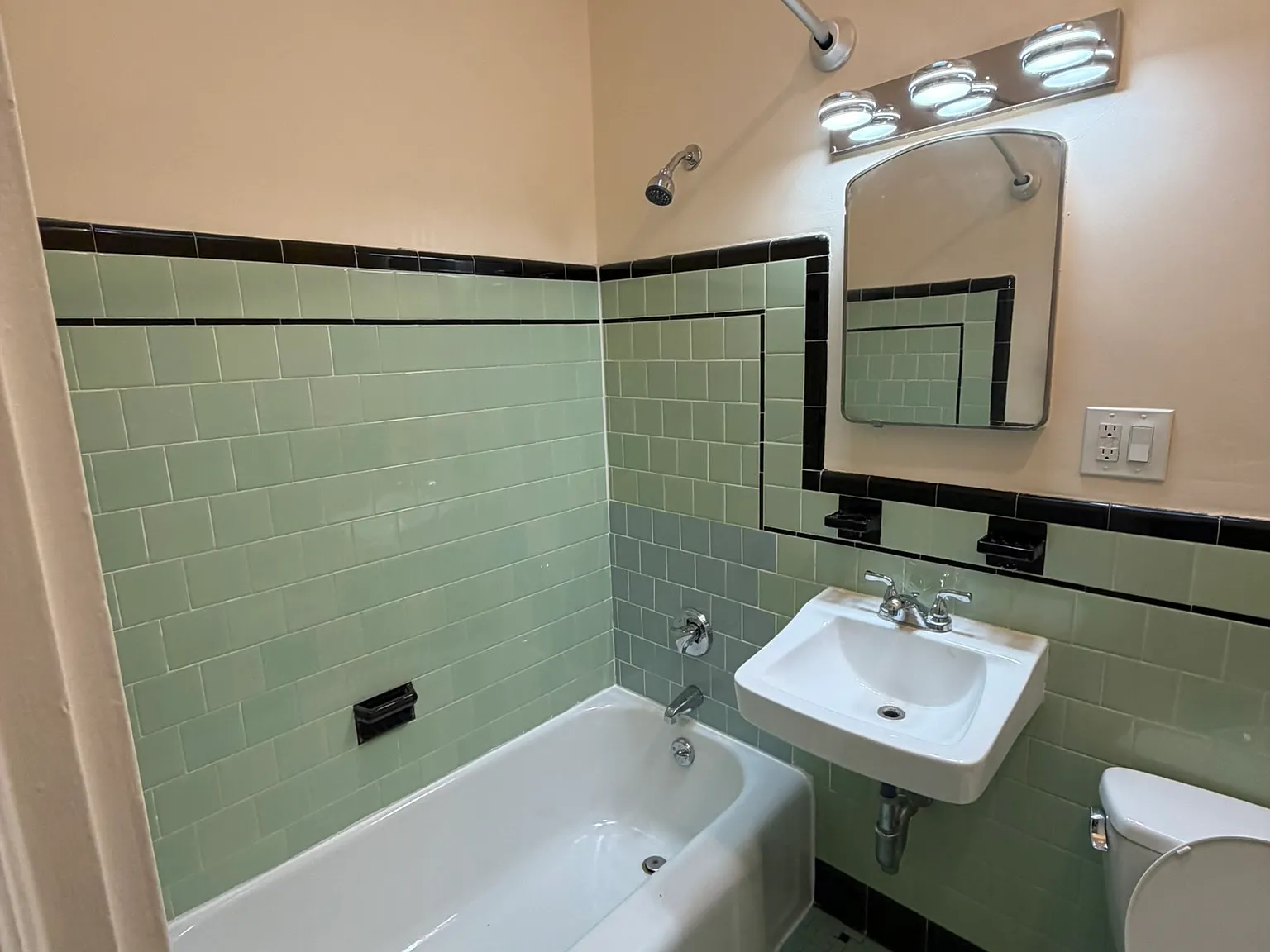 Studio, 350 sqft, $1,650 — Photo 4