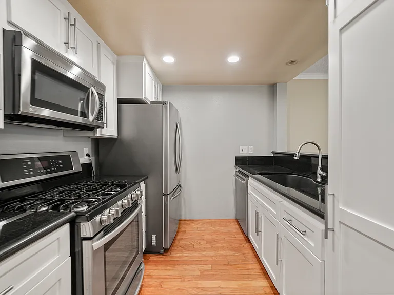 15231 Magnolia Blvd #221 — Photo 3