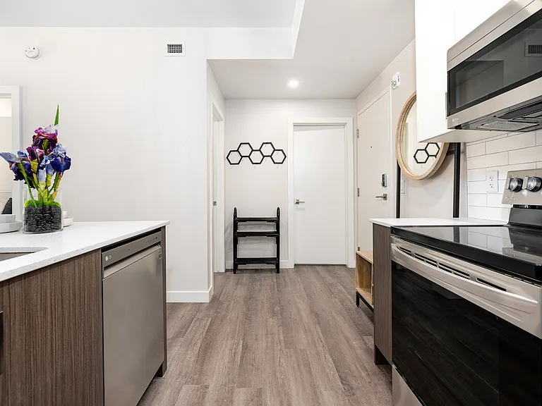 2815 109a St NW — Photo 4