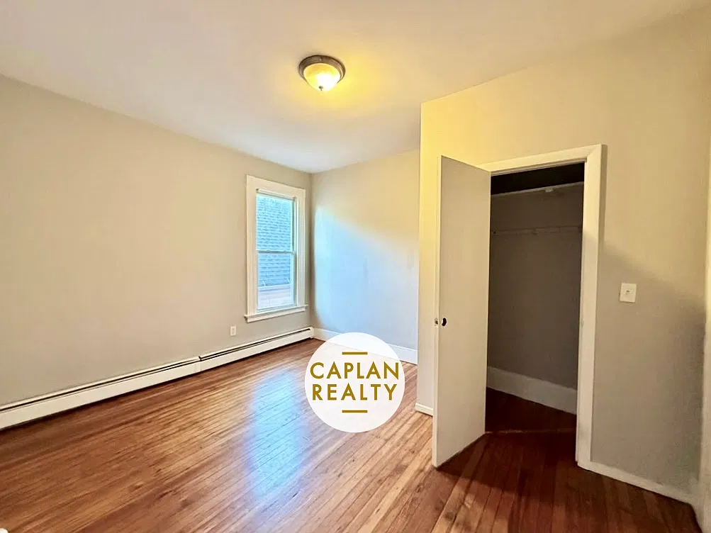 3 bed, 1000 sqft, $1,600 — Photo 3