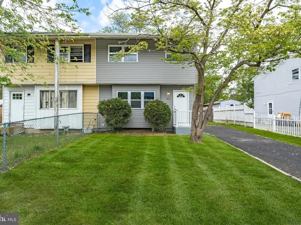 813 Oak St, Lakehurst, NJ 08733