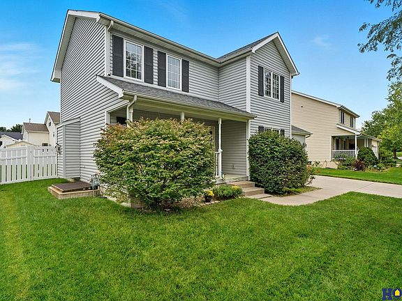 2nd image of 1124 W Harvest Dr