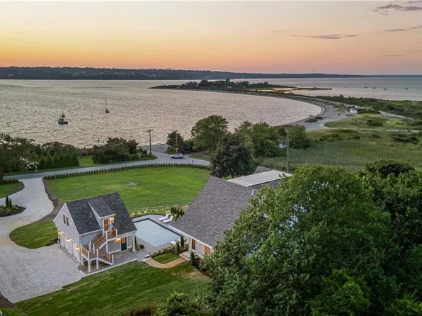 10 High Hill Rd, Tiverton, RI 02878