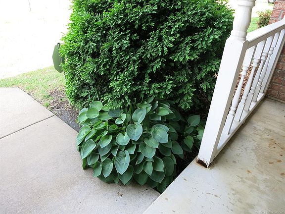 5th image of 2407 S Maywood Dr