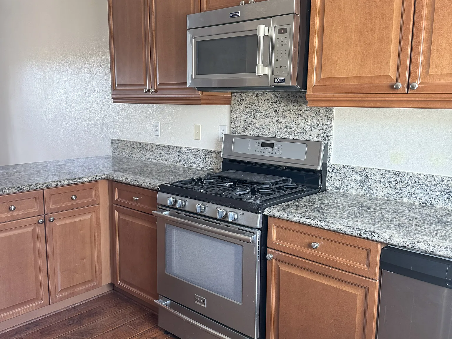 2 bed, 2.5 bath, 1400 sqft, $3,100 — Photo 4