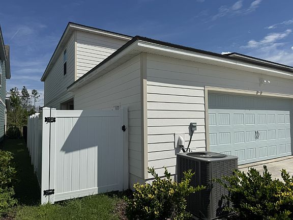 3rd image of 236 Hawthorn Park Cir