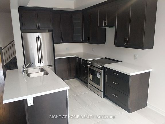4th image of 323 Raymond Rd E