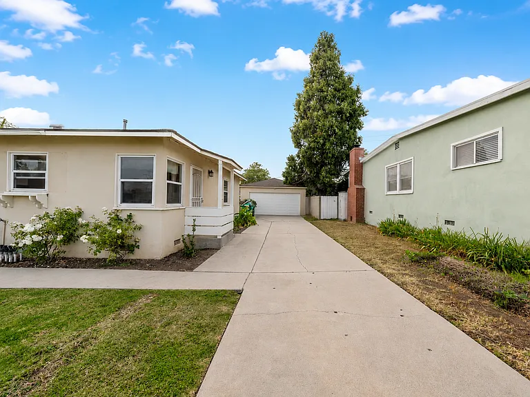 8347 California Ave — Photo 5
