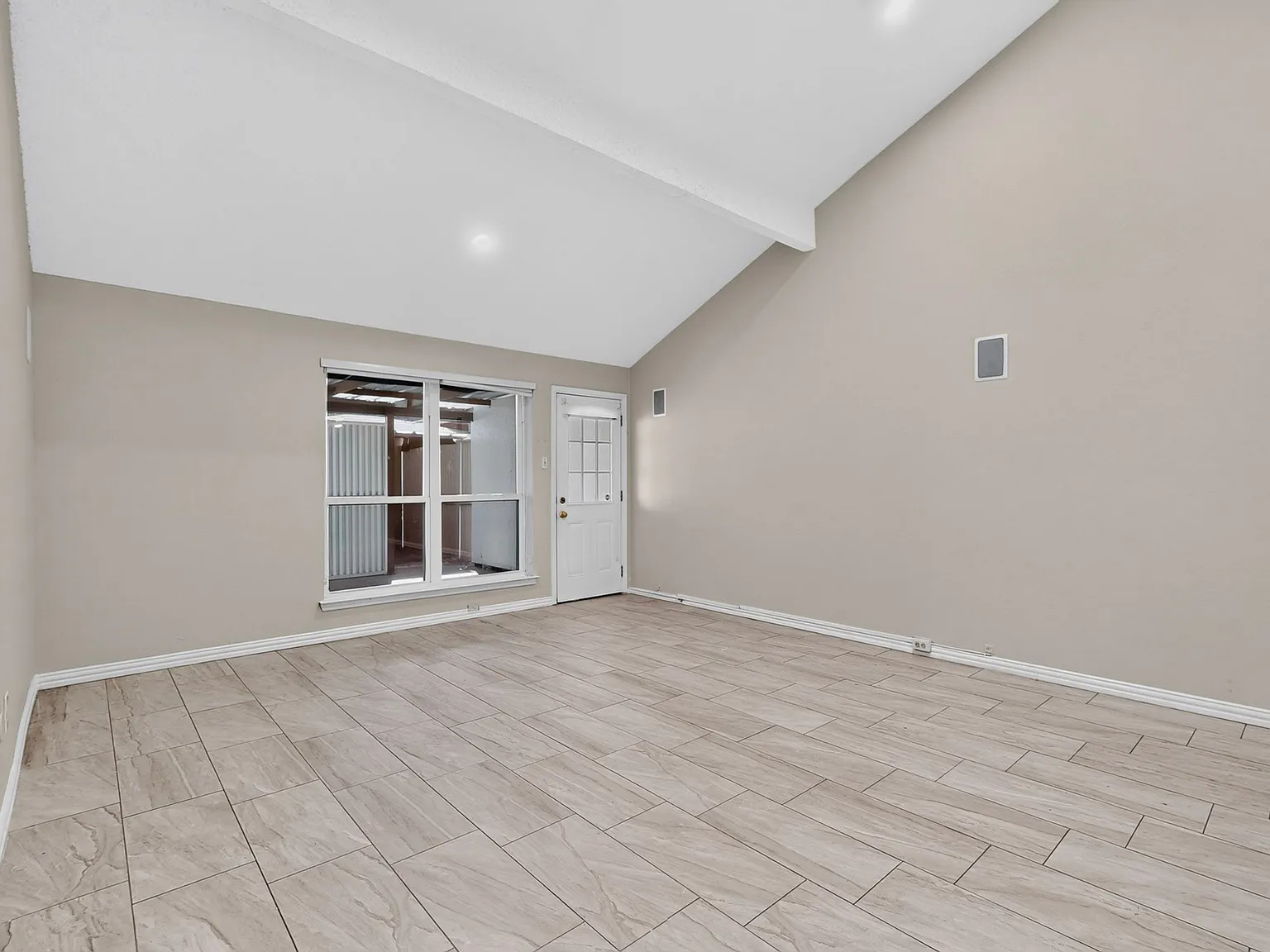 3 bed, 1371 sqft, $1,895 — Photo 4